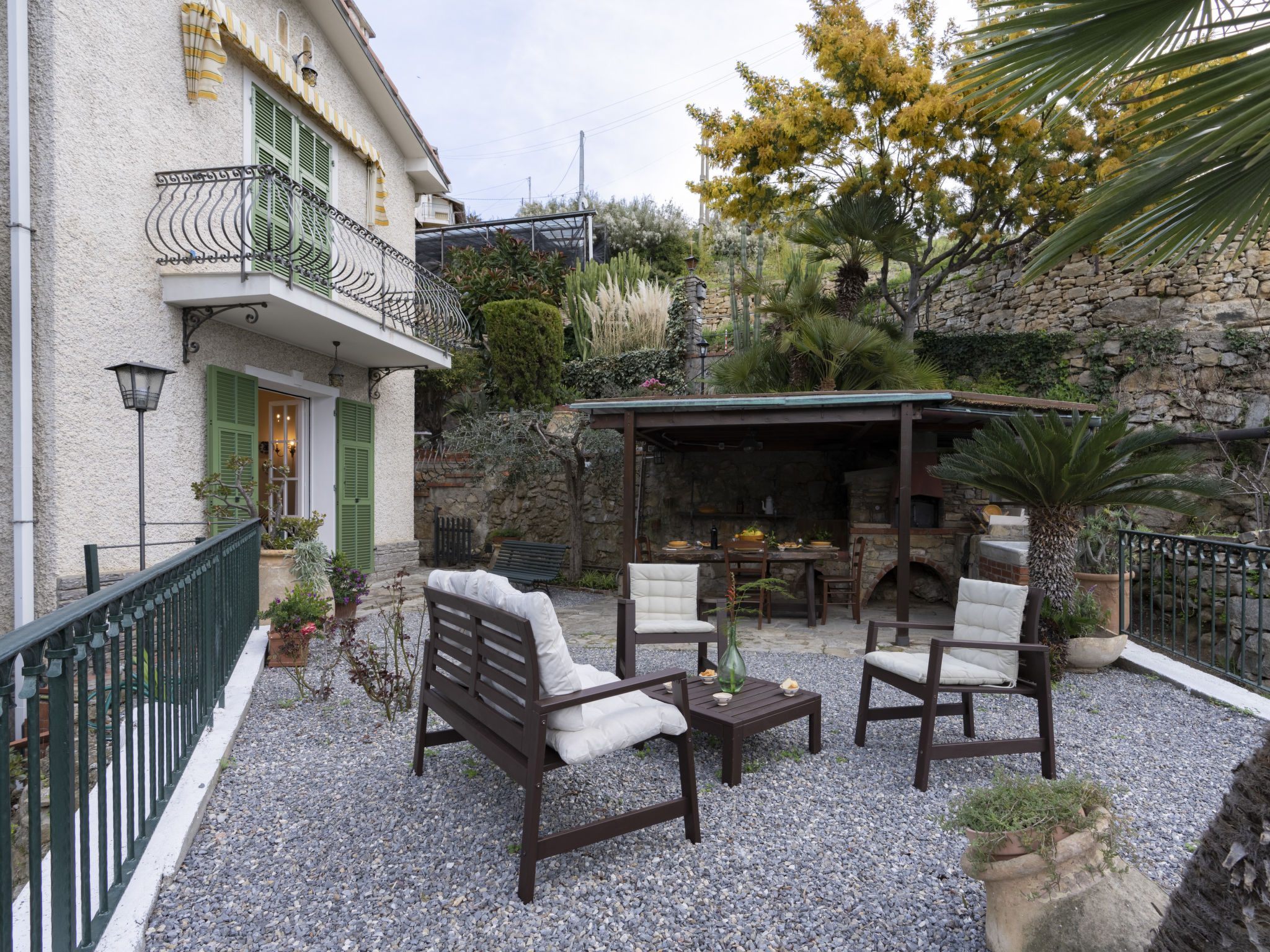 Riana — Terrace (5 of 40)