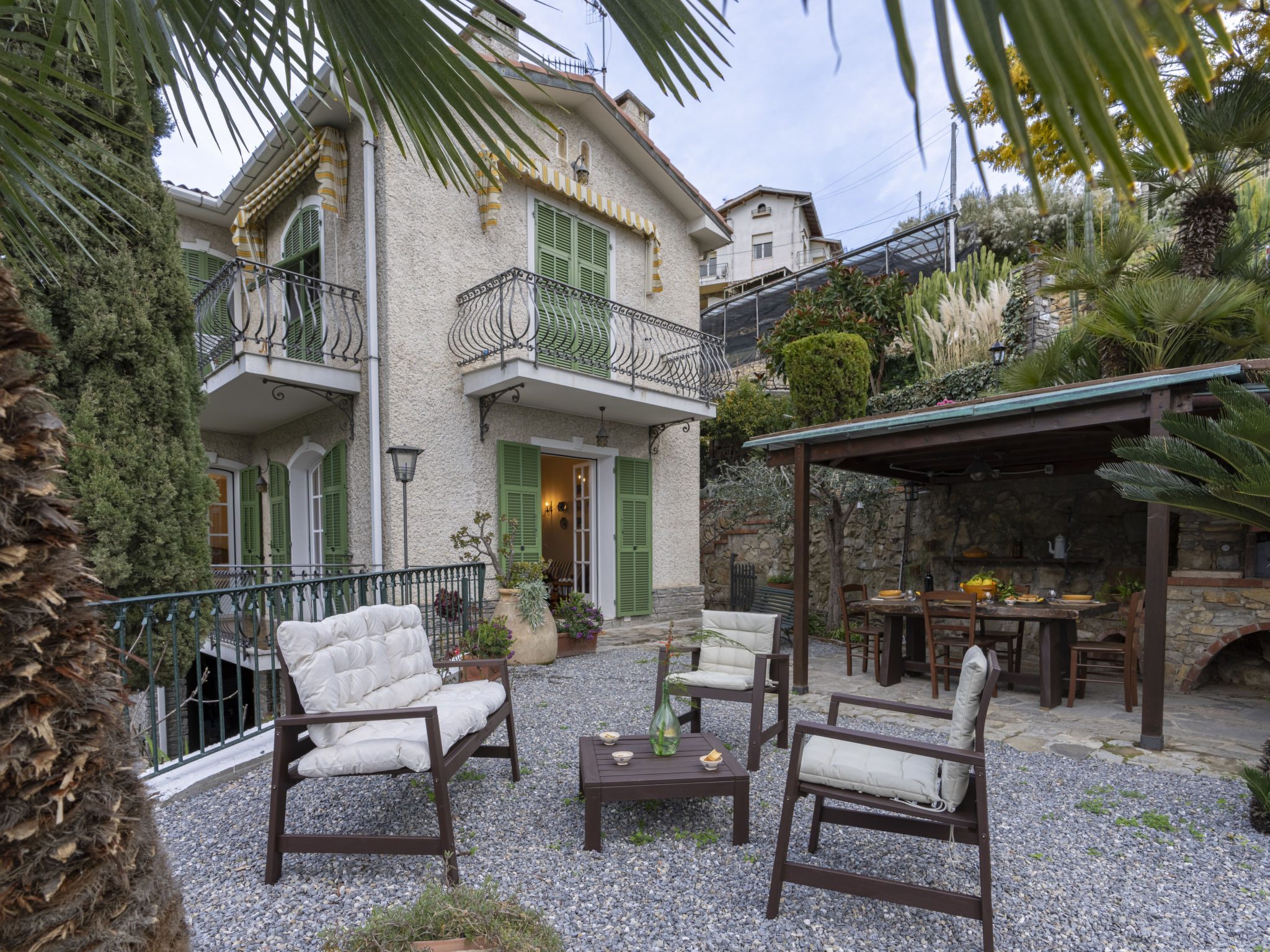 Riana — Terrace (3 of 40)