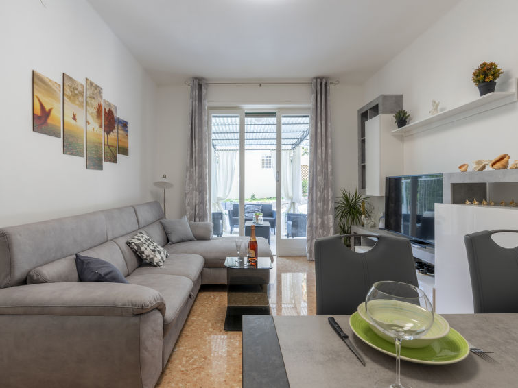 Search and Stay destination Sanremo, Liguria - Italy from AU$ 250. Giardino al Mare