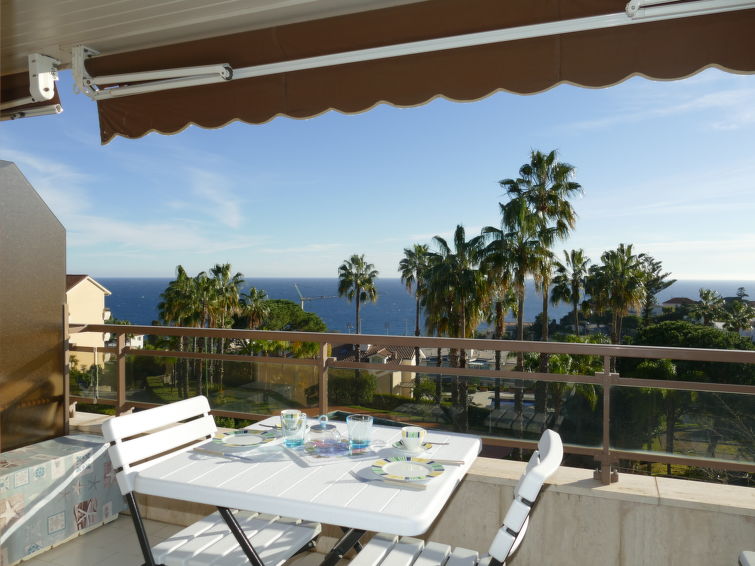 Op 900 m van zee: appartement met zeezicht in Sanremo in Sanremo