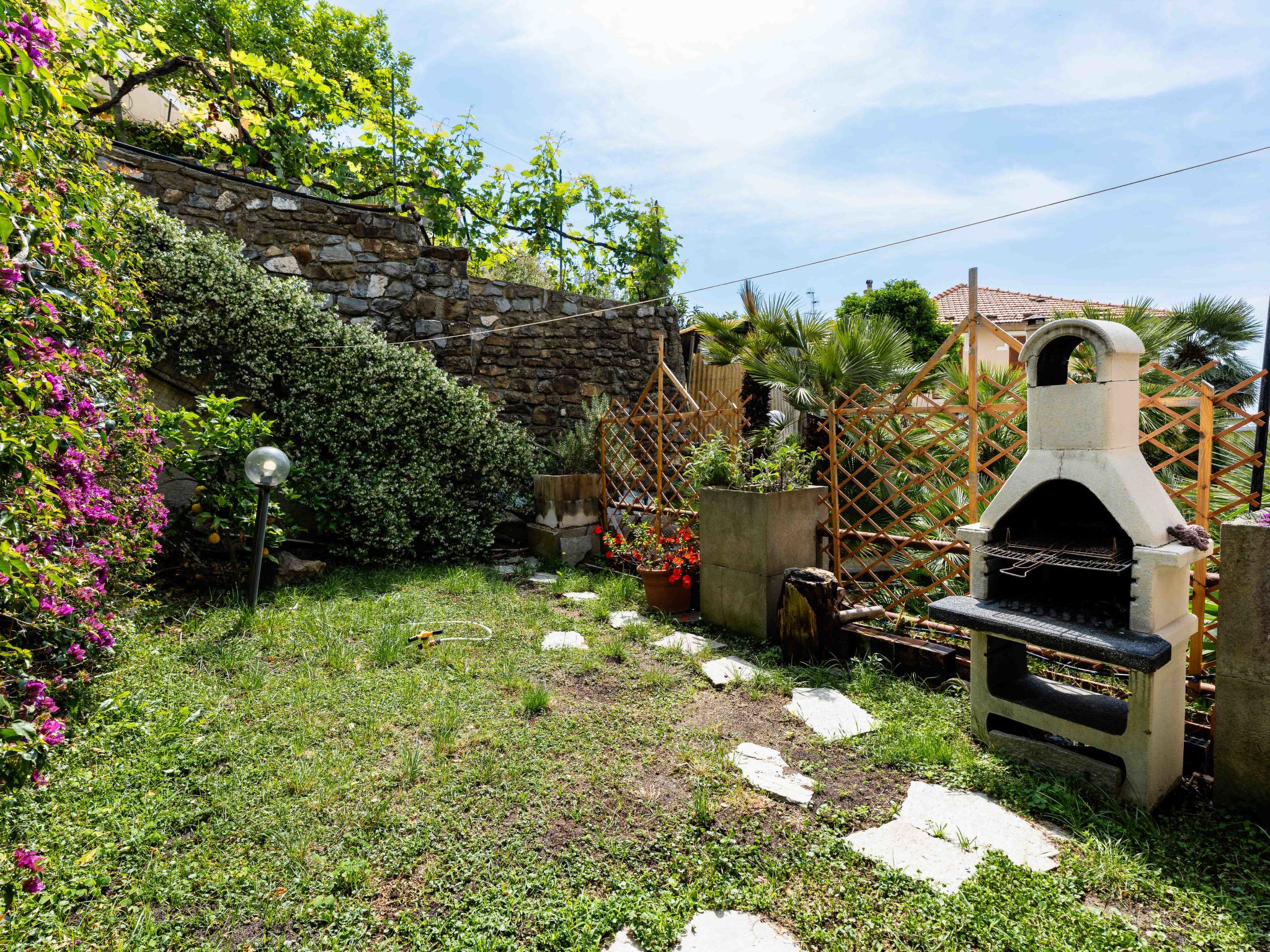 Garden and Sea-Buiten