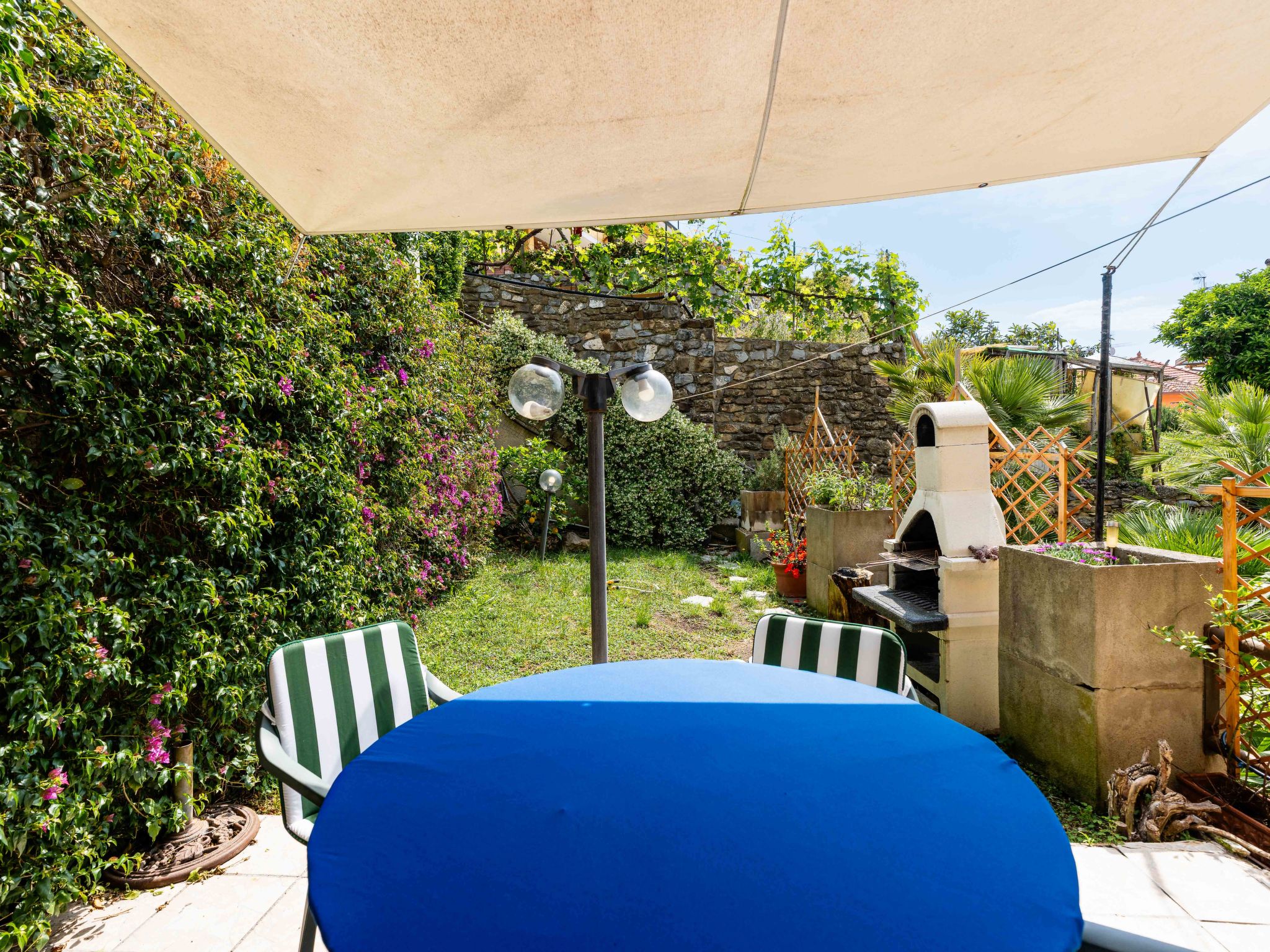 Garden and Sea-Buiten