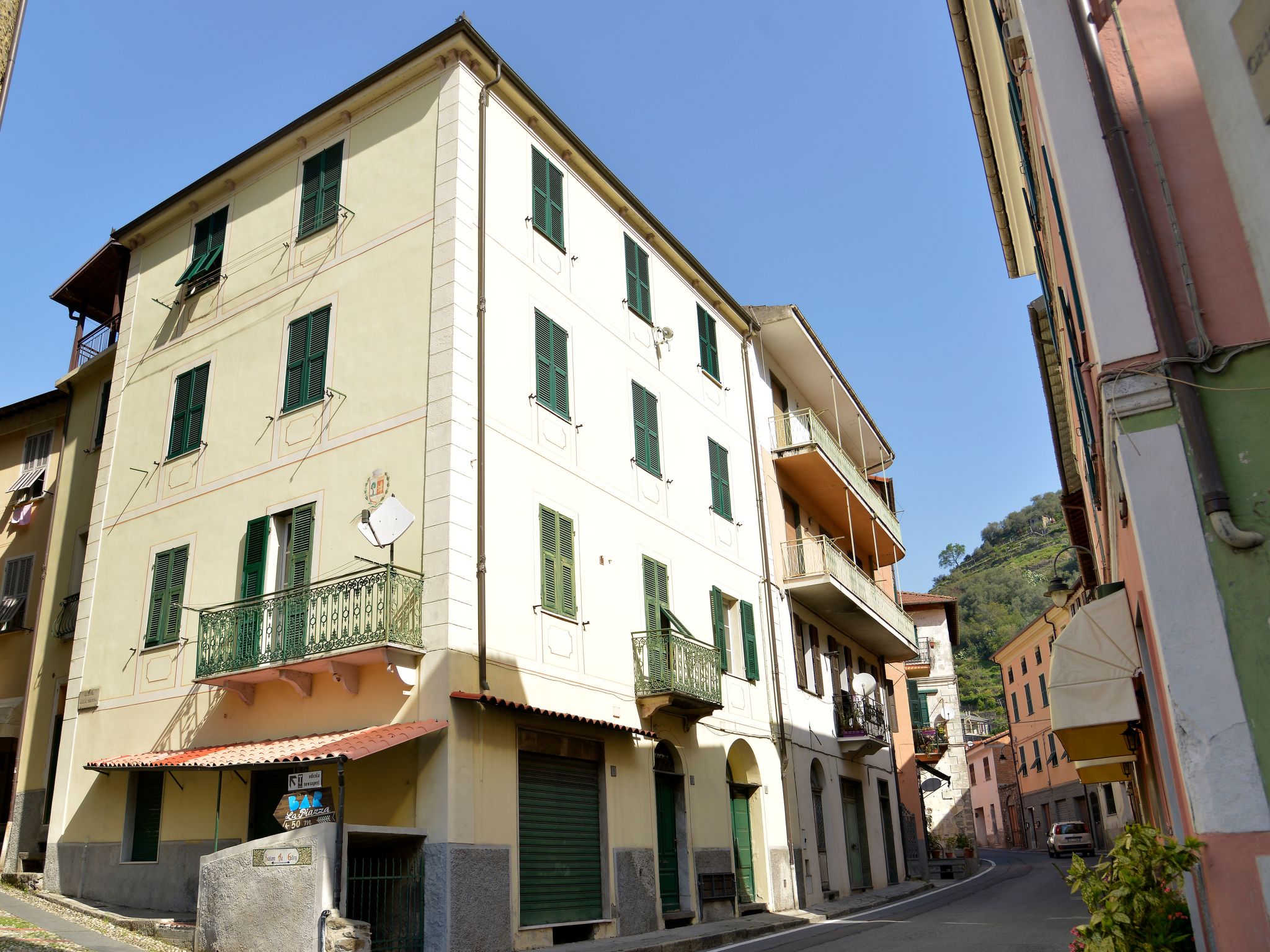 Wohnung in Badalucco mit Privatparkplatz-Image-tags.info