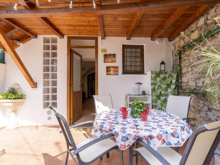 Search and Stay destination Pompeiana, Liguria - Italy from AU$ 213. La Casetta