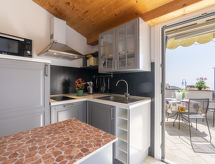 Rustiek appartement in Terzorio, 3 km van zee - thumbnail 2
