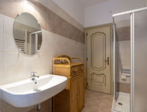 Op 450 m van zee: ruim appartement voor 6 personen in Riva Ligure - thumbnail 5