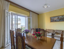 Op 450 m van zee: ruim appartement voor 6 personen in Riva Ligure - thumbnail 2