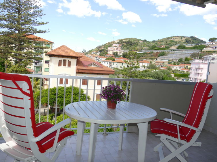 Aan zee: Comfortabel appartement Home Sweet Home in Riva Ligure in Riva Ligure