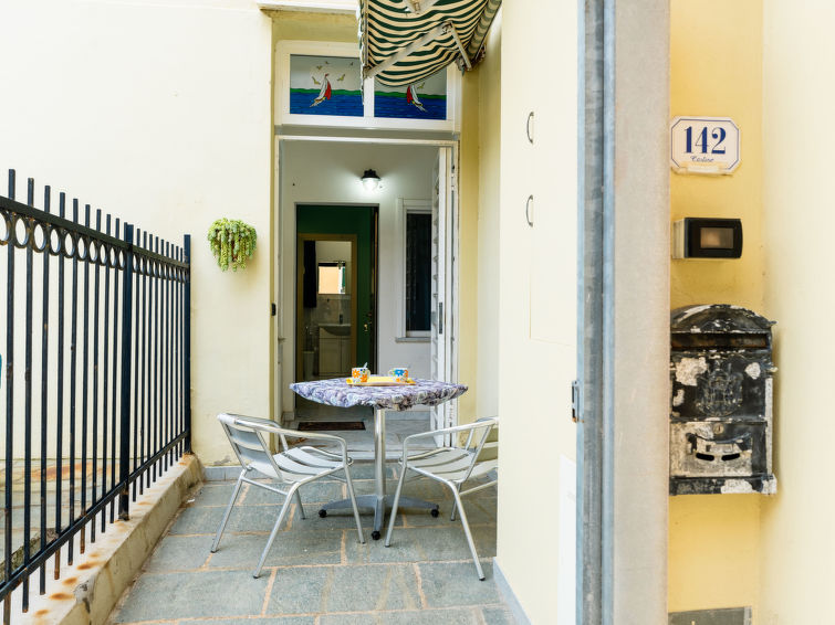 Aan zee: Ruim appartement Sophia in het centrum van Riva Ligure in Riva Ligure
