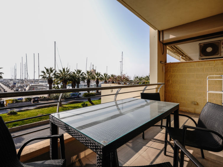 4-persoons appartement aan zee in Santo Stefano al Mare in Santo Stefano al Mare