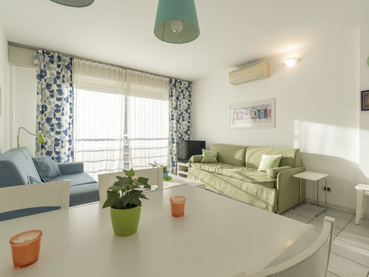 Aan zee: Modern appartement Sara in Santo Stefano al Mare in Santo Stefano al Mare