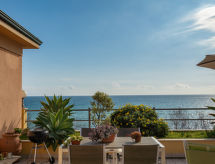 Vrijstaand vakantiehuis met zeezicht in Santo Stefano al Mare - thumbnail 3