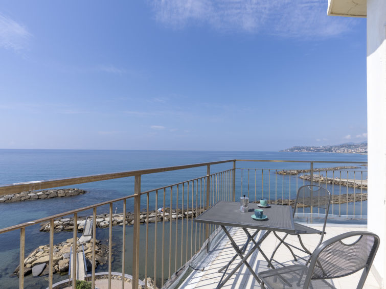 Search and Stay destination Santo Stefano al Mare, Liguria - Italy from AU$ 287. Iris