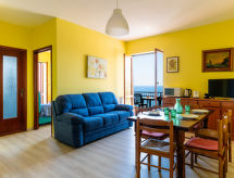 Lomahuoneisto Sunny Home