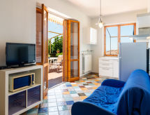 La Terrazza: Knus appartement met zeezicht nabij strand en centrum - thumbnail 2