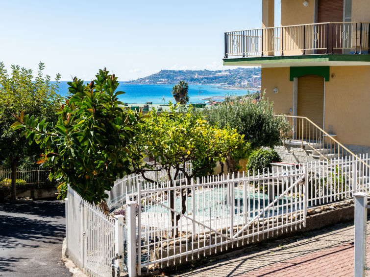 Op 300 m van zee: sfeervol appartement in Santo Stefano al Mare in Santo Stefano al Mare