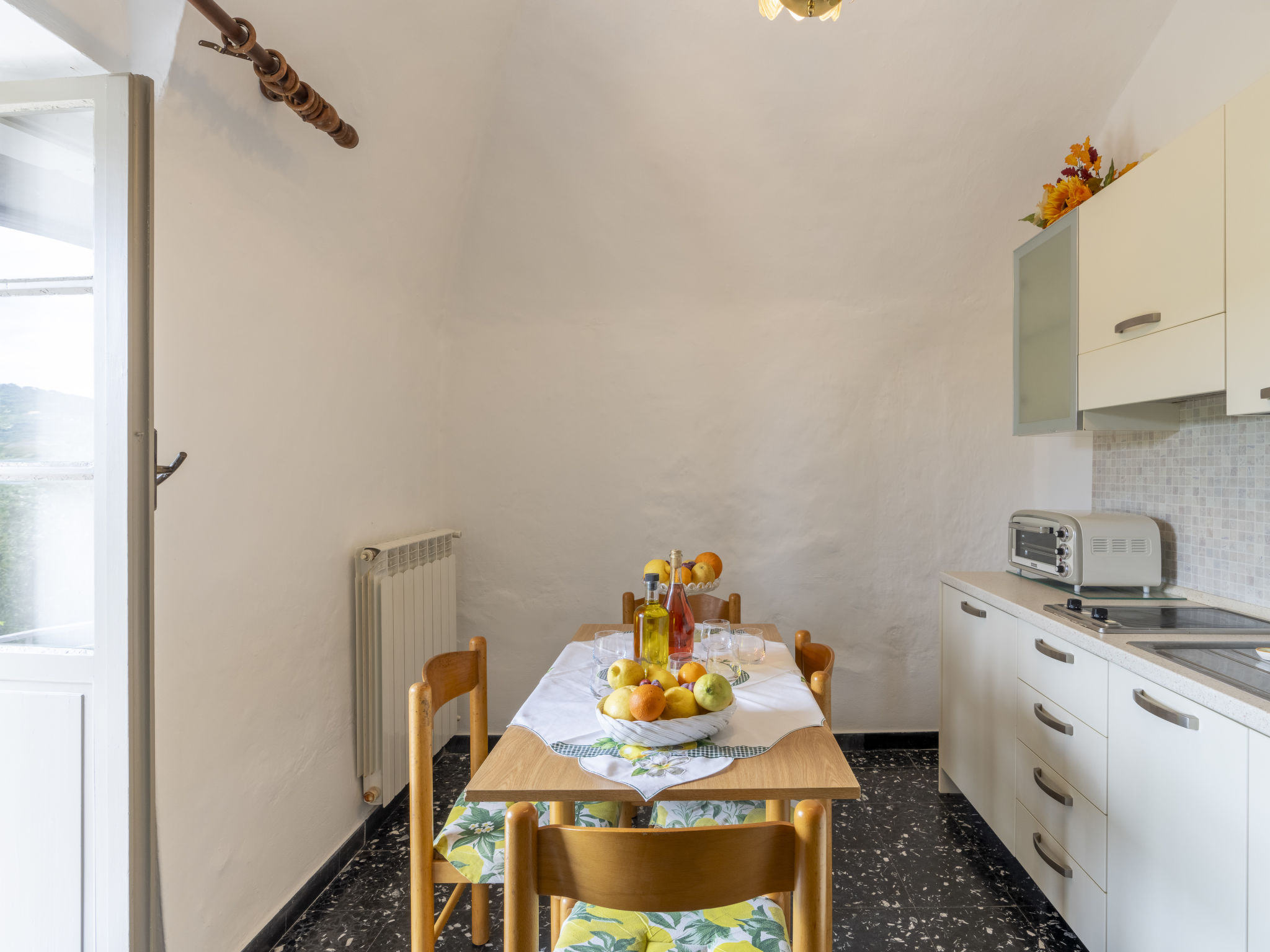 Maison Peppina – Cuisine et coin repas, photo 7 sur 26