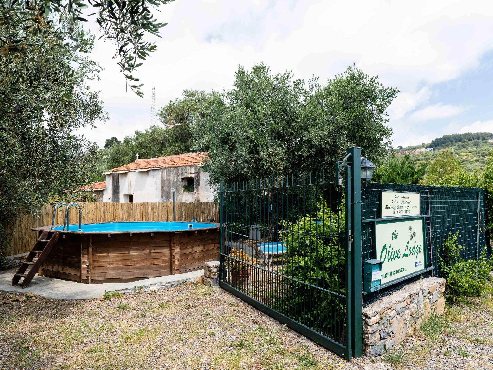 Olive Lodge-Buiten