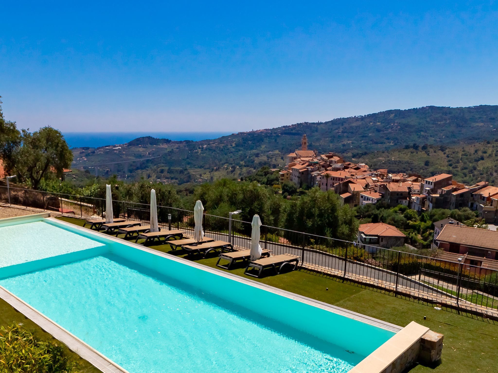 Gloria del Mare - Schwimmbad mit Meerblick — view 1 of 23