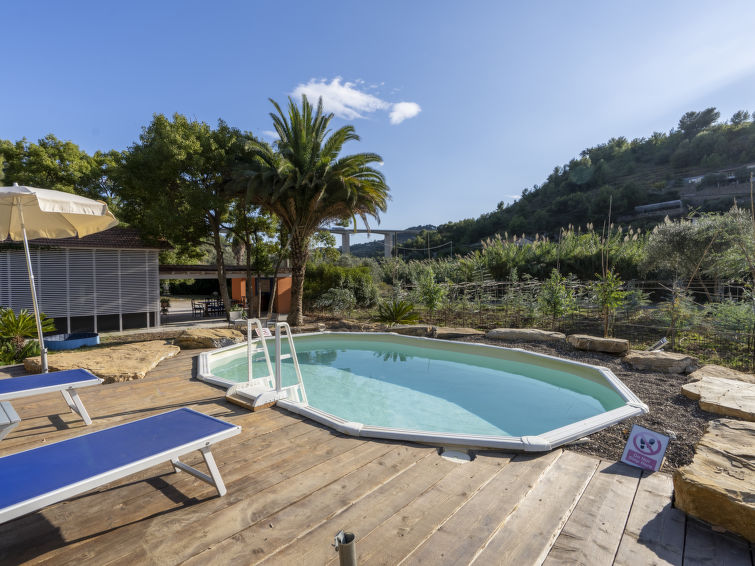 4-persoons vakantiehuis met privézwembad in San Lorenzo al Mare in San Lorenzo al Mare
