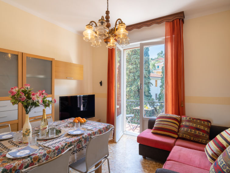 6-persoons appartement in centrum San Lorenzo al Mare in San Lorenzo al Mare