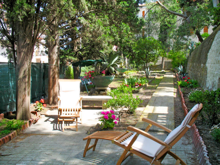 Search and Stay destination San Lorenzo al Mare, Liguria - Italy from AU$ 181. Elena (SLR190)