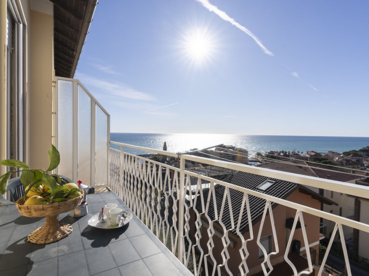 Search and Stay destination San Lorenzo al Mare, Liguria - Italy from AU$ 218. Tramonto a casa di Matteo