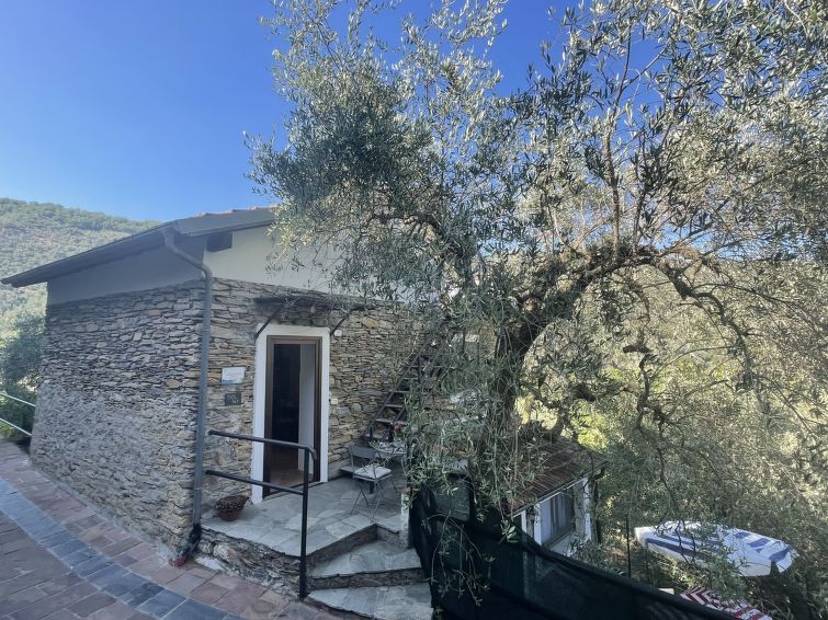 Search and Stay destination Lecchiore, Liguria - Italy from AU$ 184. Asplanato (DOL161)