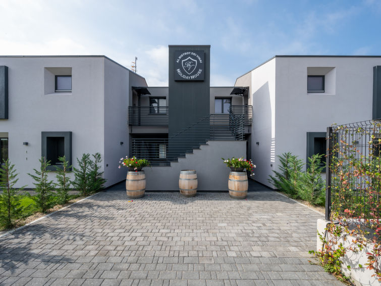 Op 1,5 km van zee: Modern appartement in Imperia voor 6 personen in Imperia