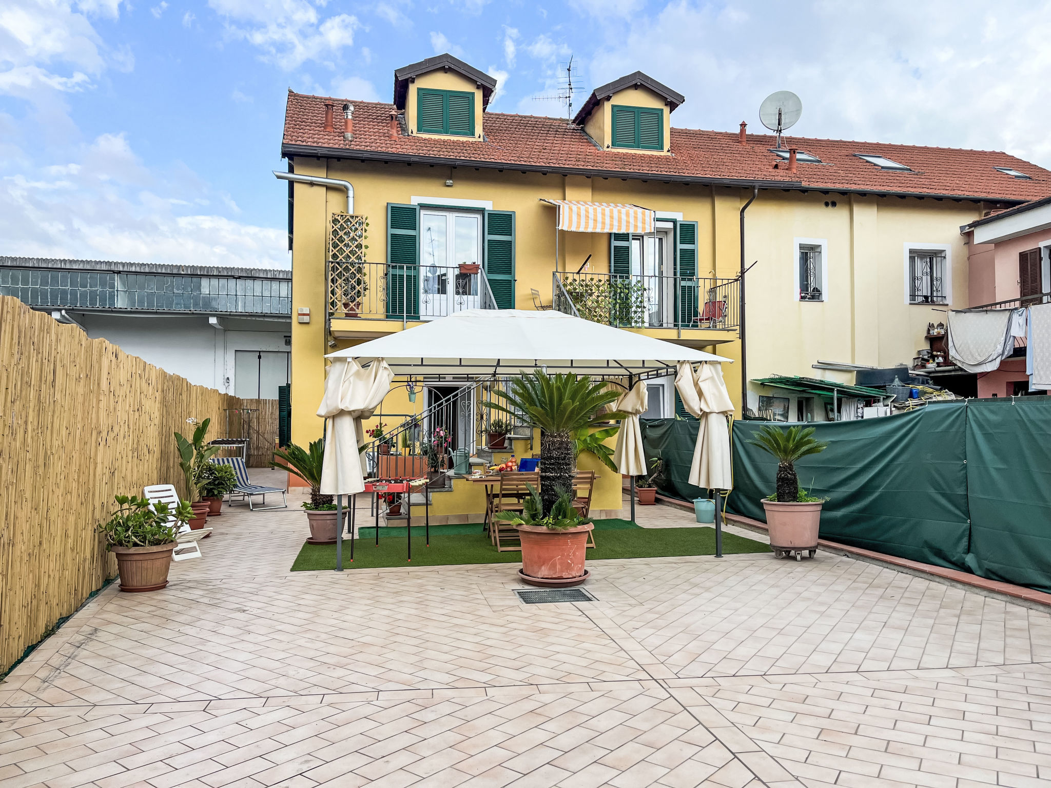 Tra Mare e Collina-Outside