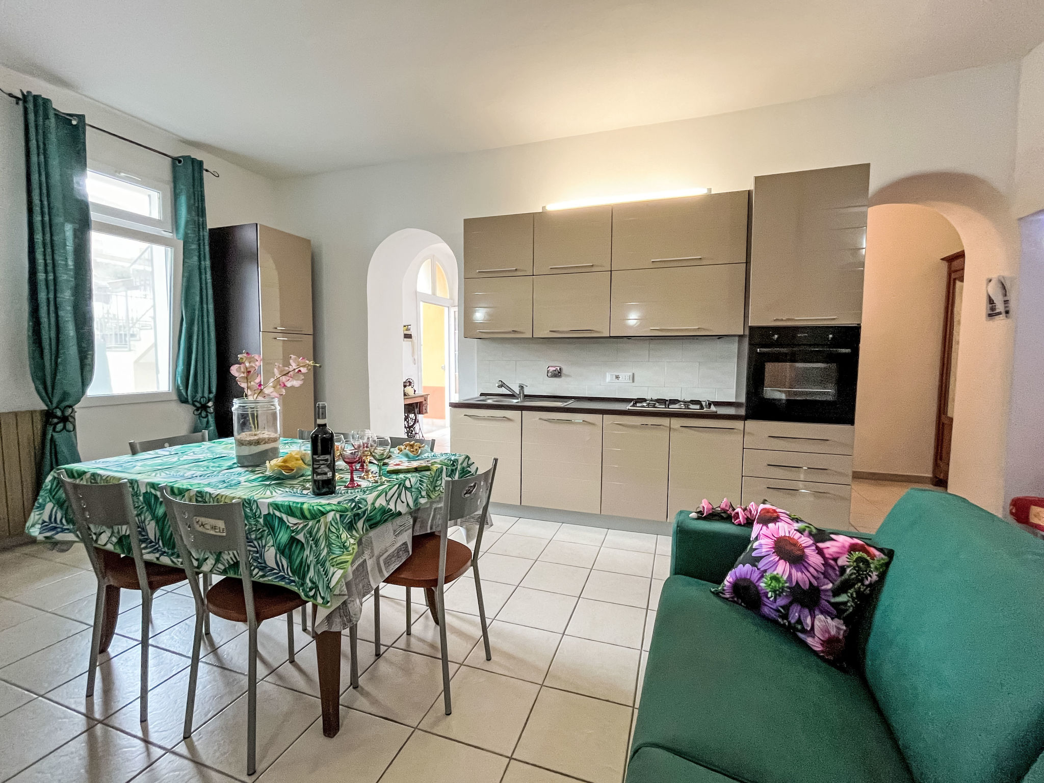 Tra Mare e Collina-Inside