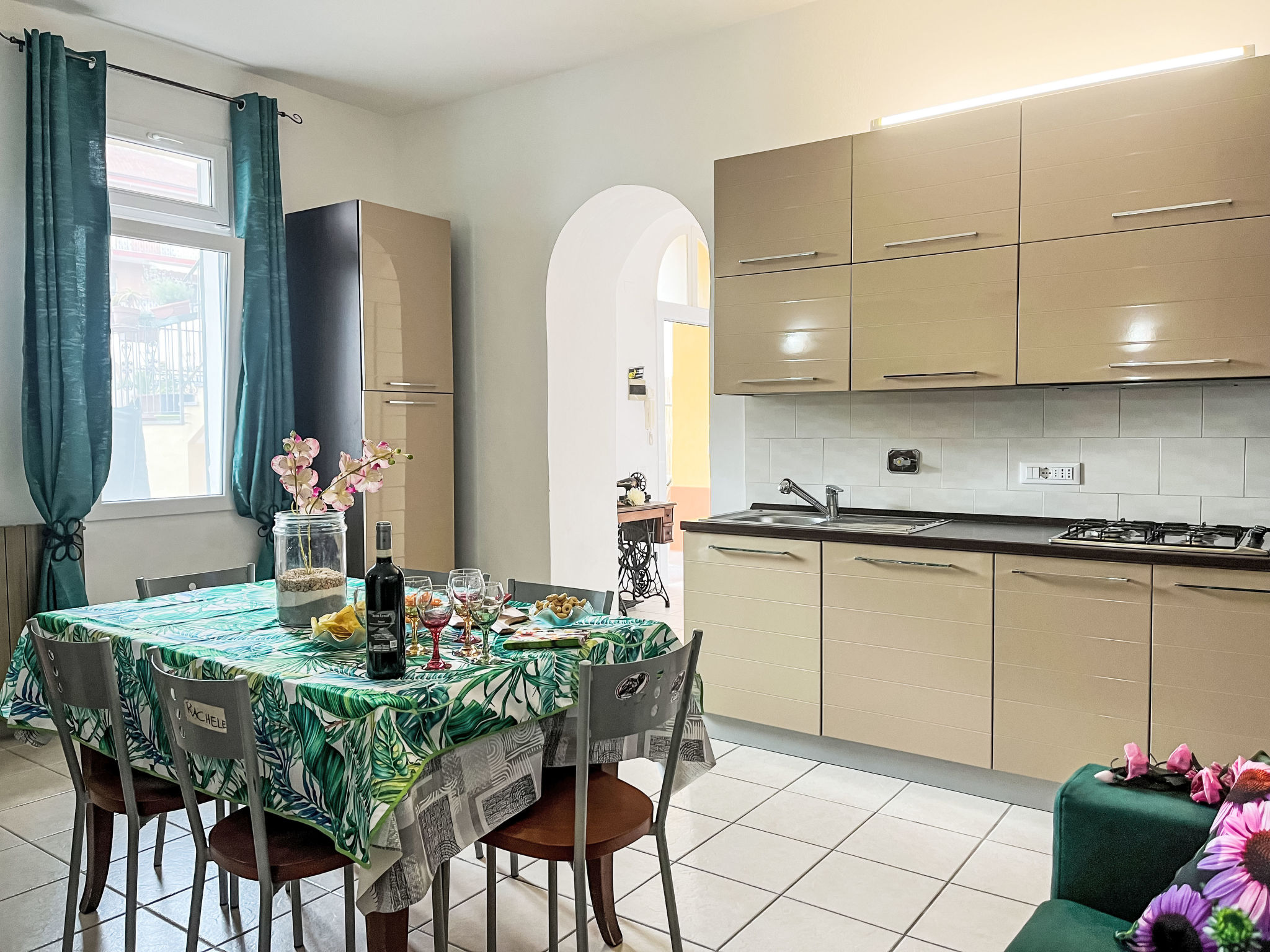 Tra Mare e Collina-Inside