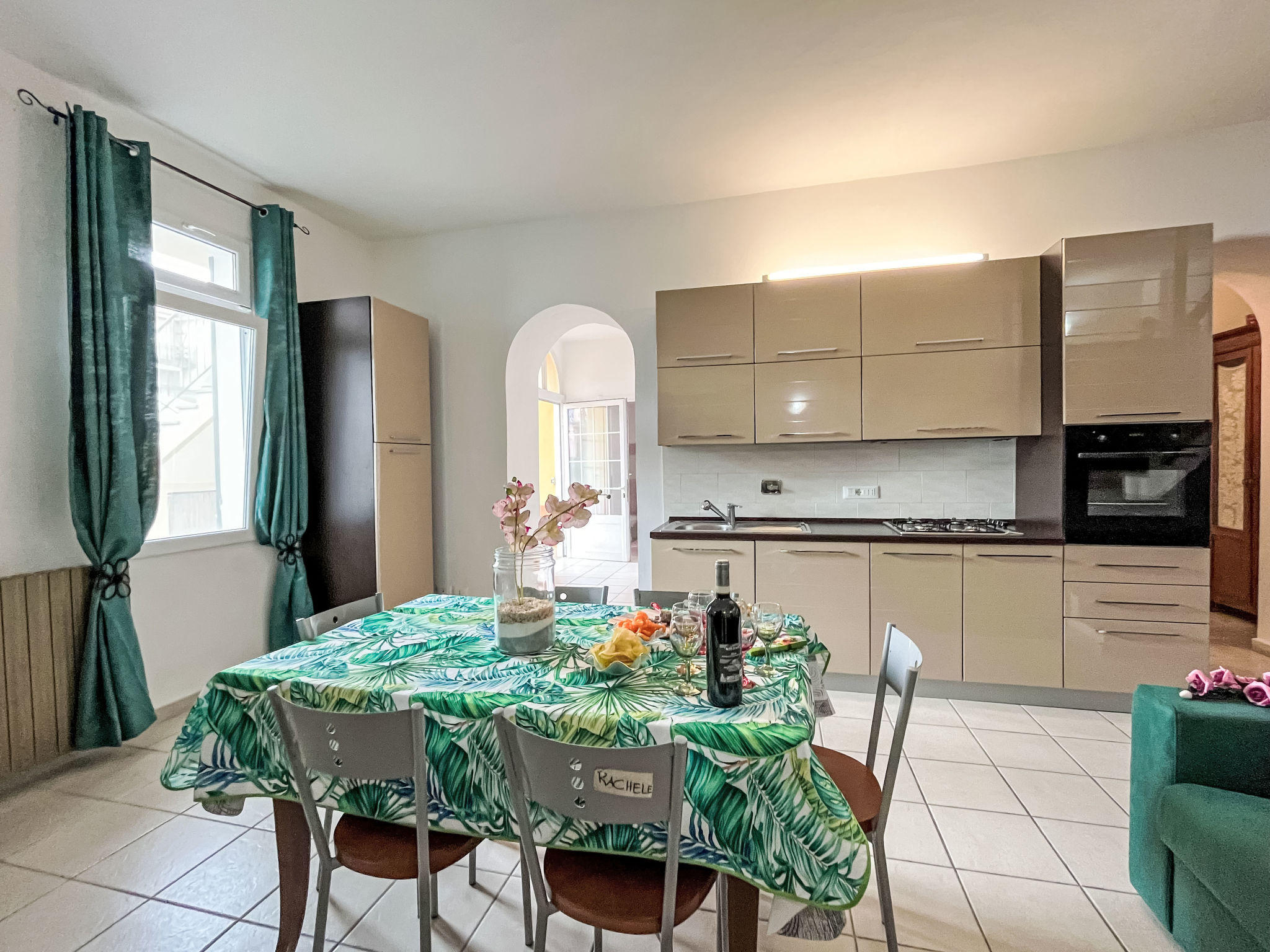 Tra Mare e Collina-Inside
