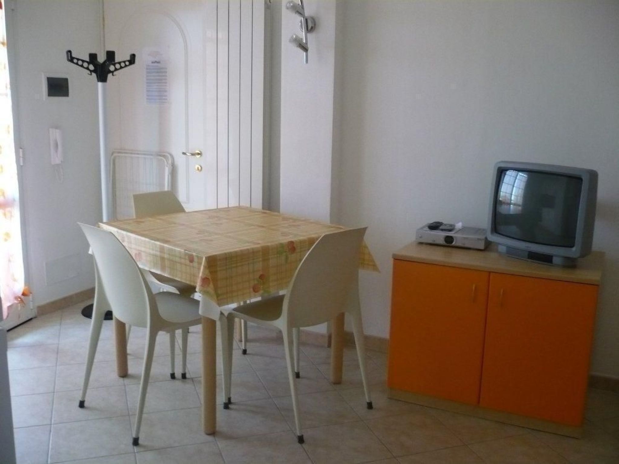 Zwei-Zimmer-Wohnung mit Meer- und Stadtblick-Binnen