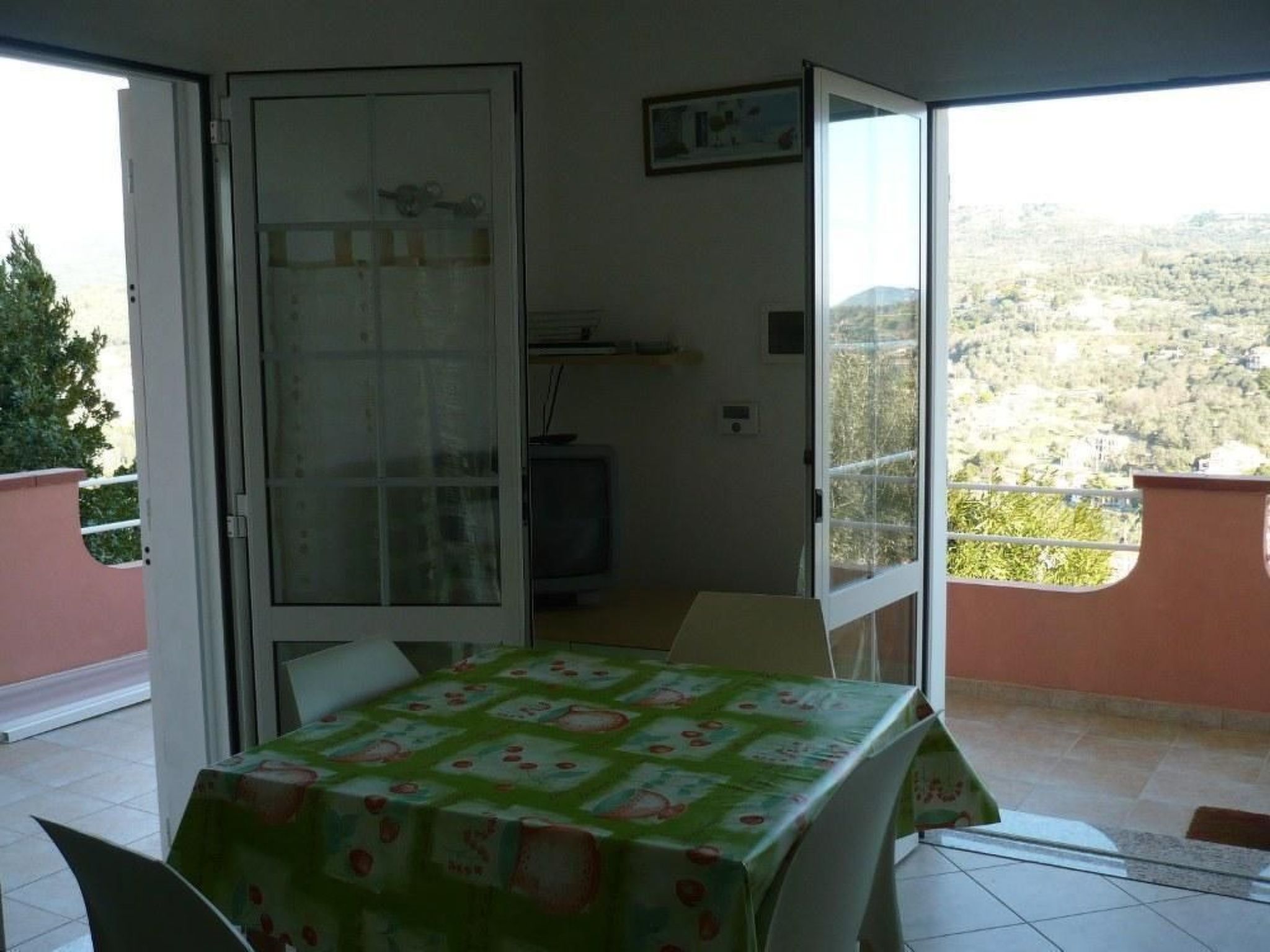 Zwei-Zimmer-Wohnung mit Meer- und Stadtblick-Image-tags.info