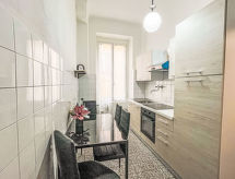 Knus appartement in centrum Imperia Oneglia, 100m van zee - thumbnail 6