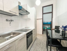 Knus appartement in centrum Imperia Oneglia, 100m van zee - thumbnail 1
