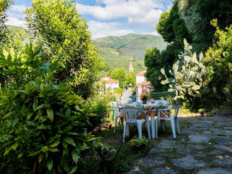 Gezellig appartement Nonna Lena in het hart van Molini di Prelà in Molini di Prelà