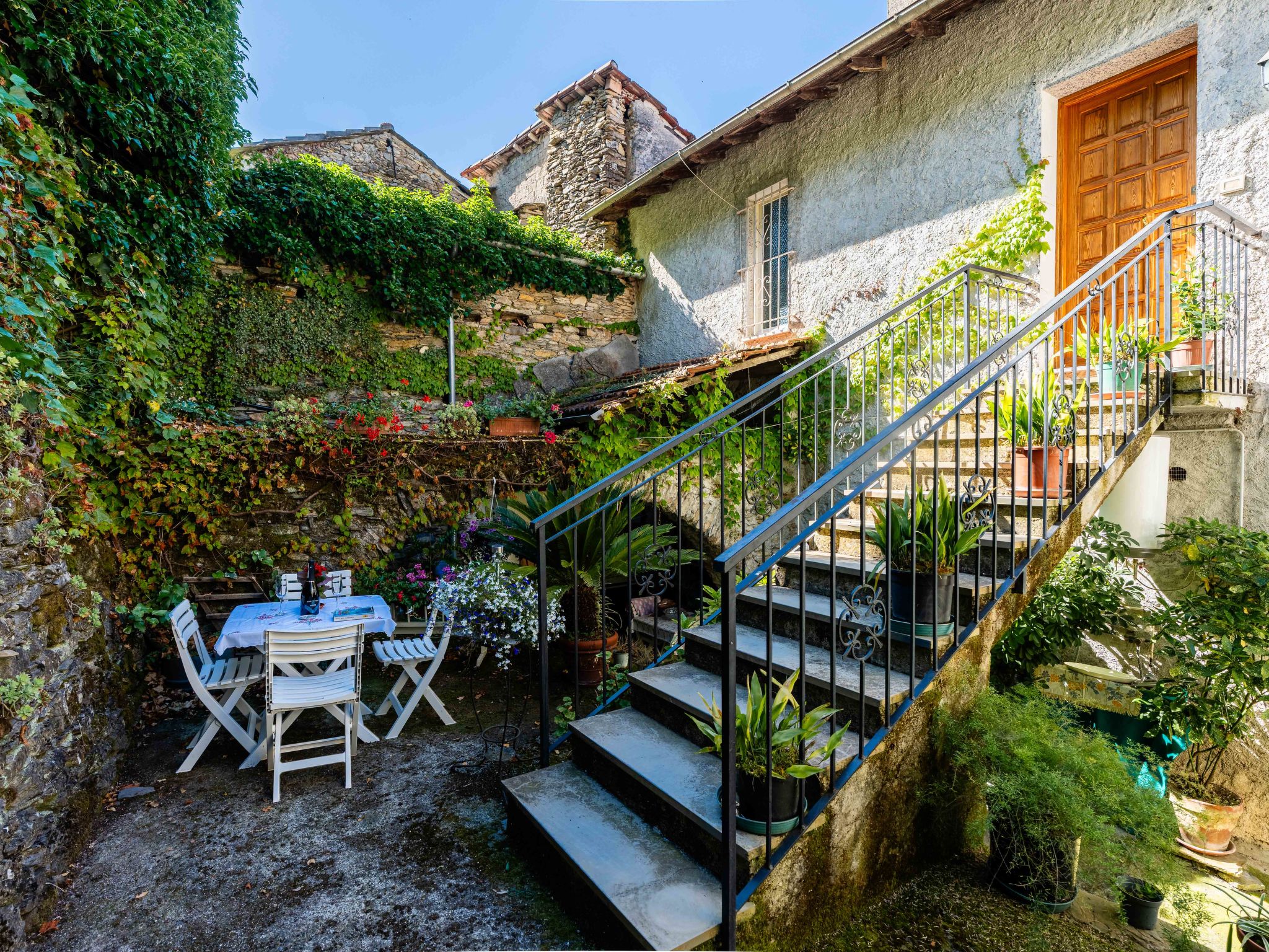 Nonno Liugi-Outside