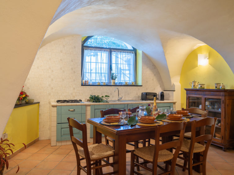 Search and Stay destination Vasia, Liguria - Italy from AU$ 136. Giallo