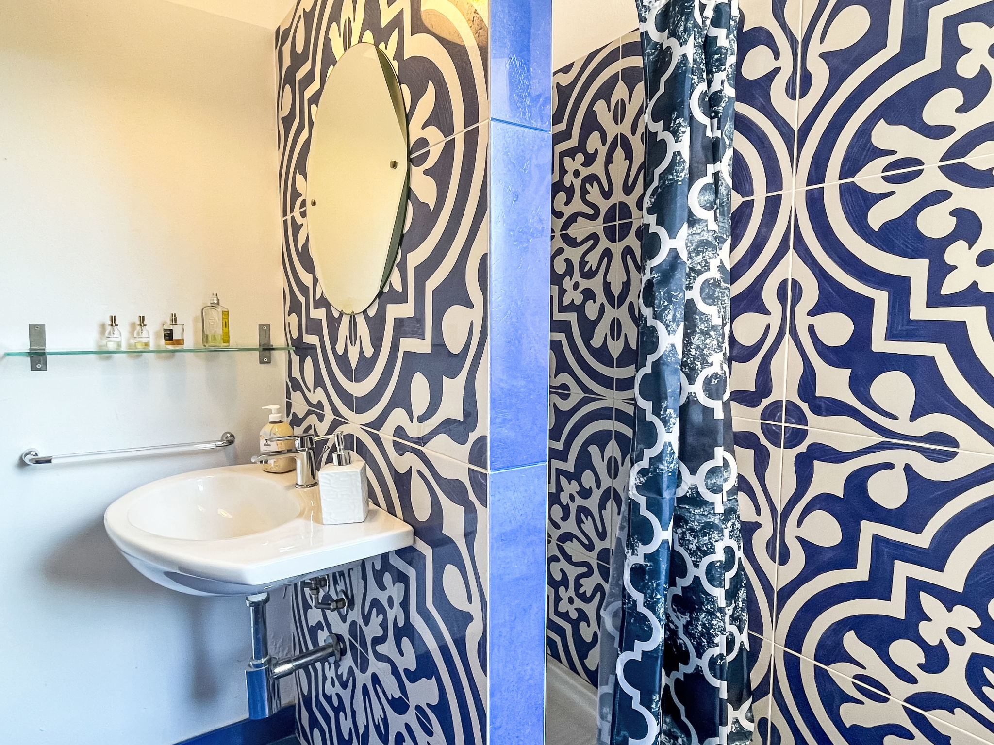 Blu Mediterraneo (PGI210)-Dedans