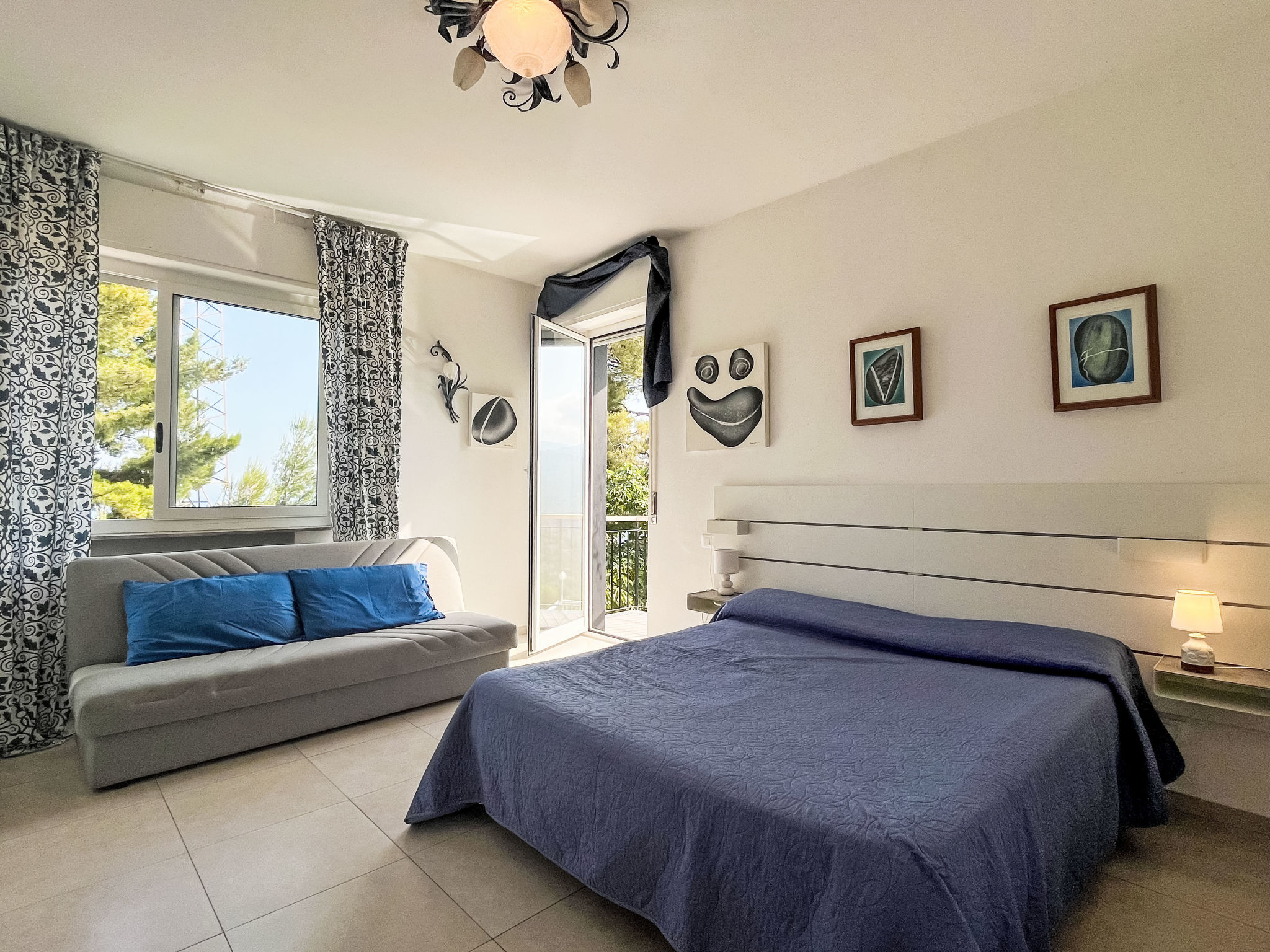Blu Mediterraneo (PGI210)-Dedans