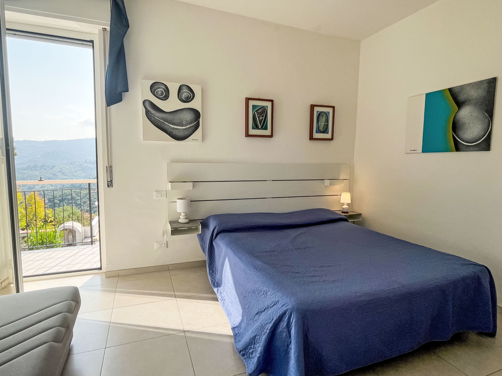 Blu Mediterraneo (PGI210)-Dedans