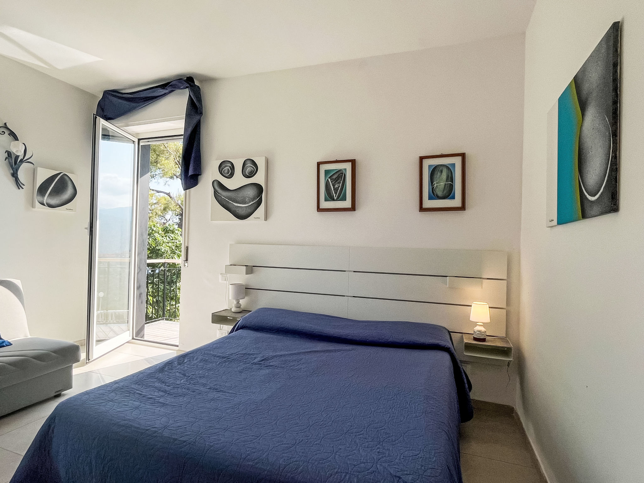Blu Mediterraneo (PGI210)-Dedans