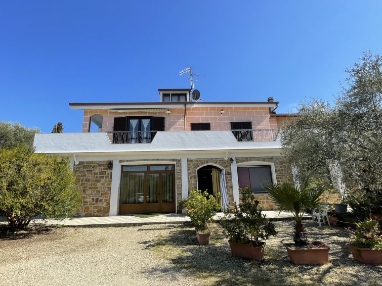 Ruim appartement Olivo in Poggi voor 7 personen in Poggio a Caiano