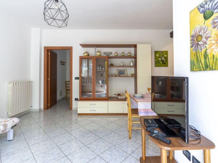 Search and Stay destination Gazzelli, Liguria - Italy from AU$ 246. Sole