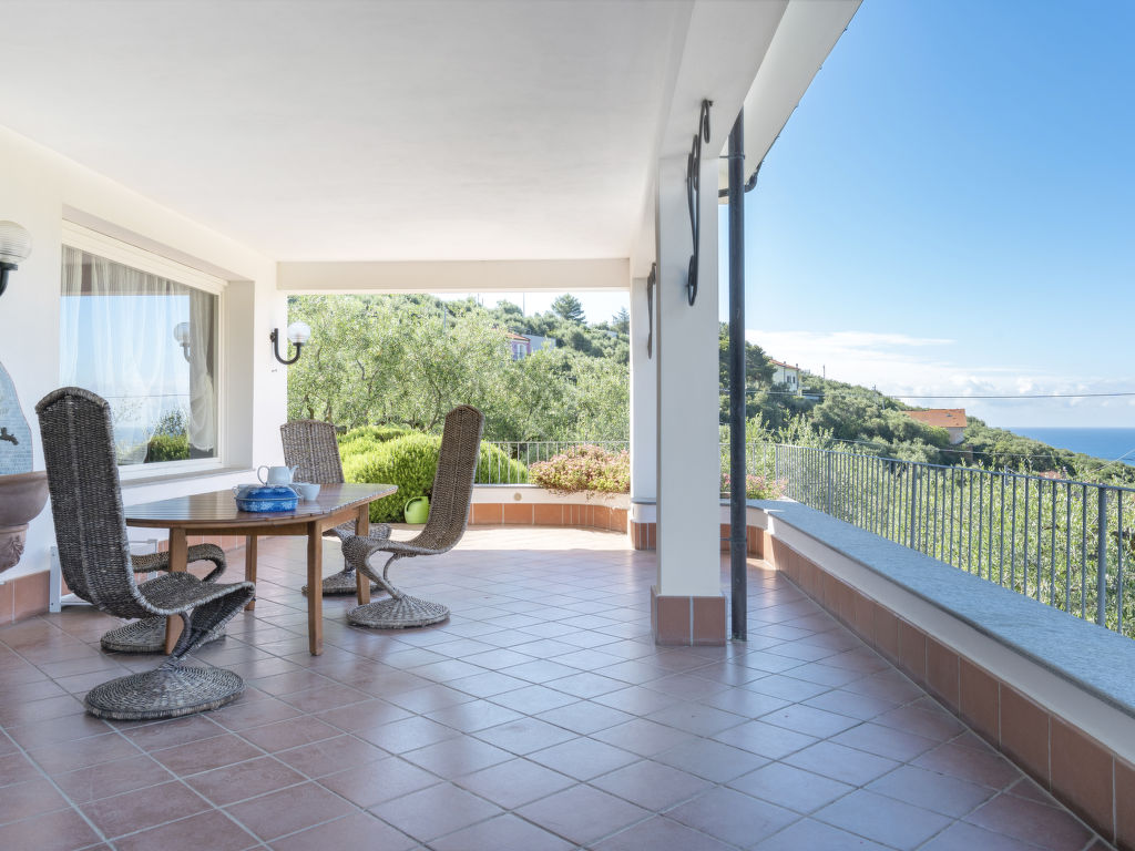 Ferienwohnung Alberto A Villa in Italien