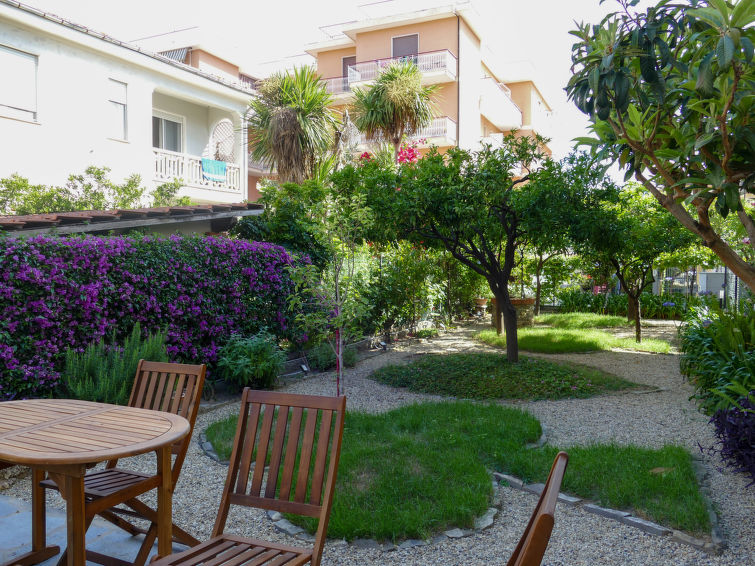 Op 350 m van zee: Licht appartement Angelo in Diano Marina in Diano Marina