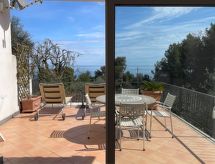 Junges Haus' Wohnung mit Wasserblick