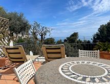 Junges Haus' Wohnung mit Wasserblick